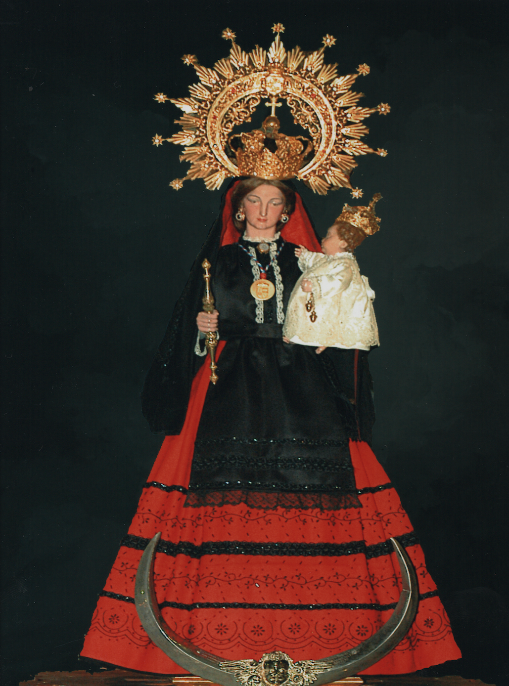 virgen de gracia serrana paño rojo